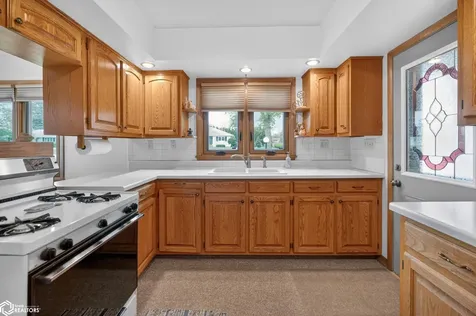 103 Crestview Drive Marshalltown IA 50158