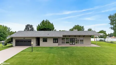 103 Crestview Drive Marshalltown IA 50158