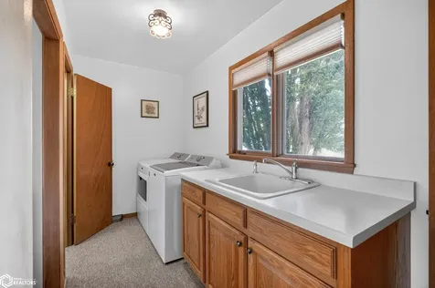 103 Crestview Drive Marshalltown IA 50158