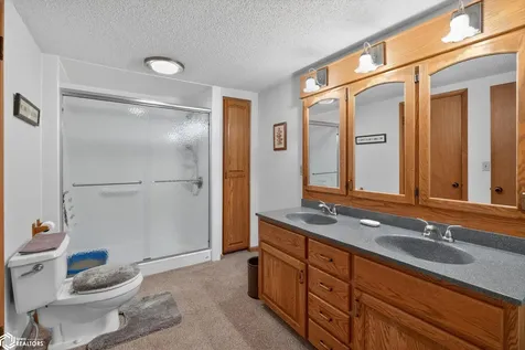 103 Crestview Drive Marshalltown IA 50158