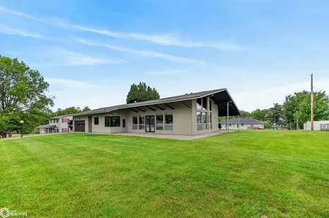 103 Crestview Drive Marshalltown IA 50158