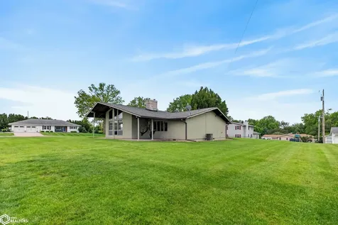 103 Crestview Drive Marshalltown IA 50158