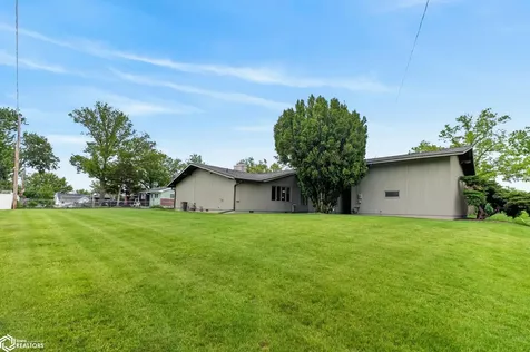 103 Crestview Drive Marshalltown IA 50158