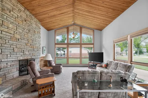 103 Crestview Drive Marshalltown IA 50158