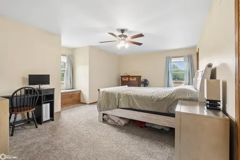 5515 Ferres Lane Burlington IA 52601