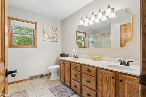 5515 Ferres Lane Burlington IA 52601