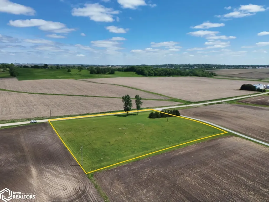 898 Henik Road Mount Vernon IA 52314