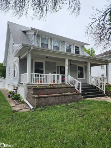 203 S Wooster Algona IA 50511