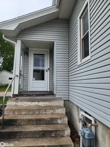 203 S Wooster Algona IA 50511