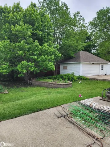 203 S Wooster Algona IA 50511