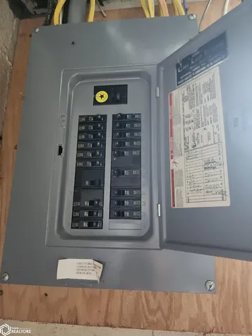 203 S Wooster Algona IA 50511