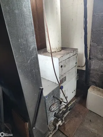 203 S Wooster Algona IA 50511