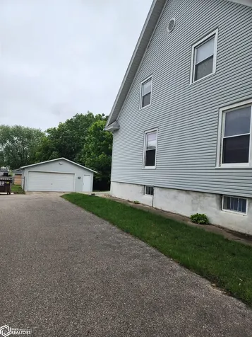 203 S Wooster Algona IA 50511