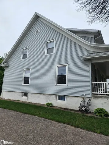 203 S Wooster Algona IA 50511