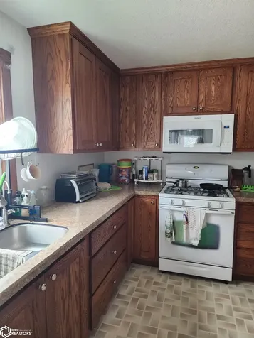 203 S Wooster Algona IA 50511