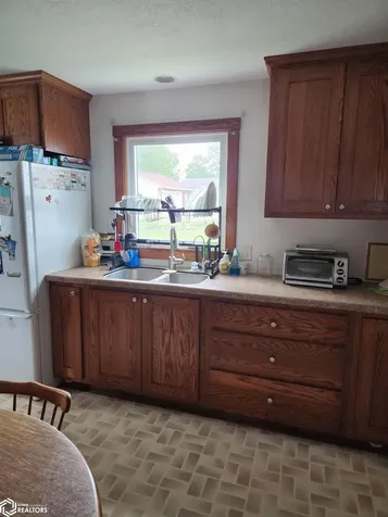 203 S Wooster Algona IA 50511