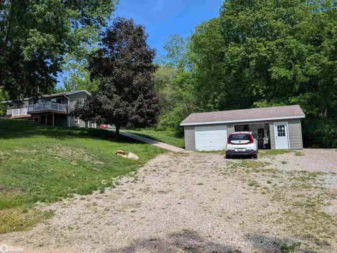 1363 Wilson Avenue Brooklyn IA 52211