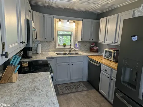 1363 Wilson Avenue Brooklyn IA 52211