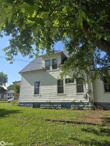 302 N Van Buren Avenue Ottumwa IA 52501