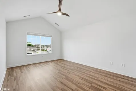1079 74th Street NE Cedar Rapids IA 52402
