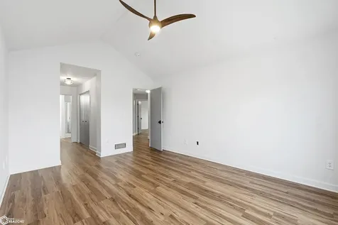 1079 74th Street NE Cedar Rapids IA 52402