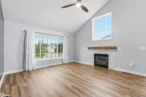 1079 74th Street NE Cedar Rapids IA 52402