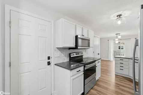 1079 74th Street NE Cedar Rapids IA 52402