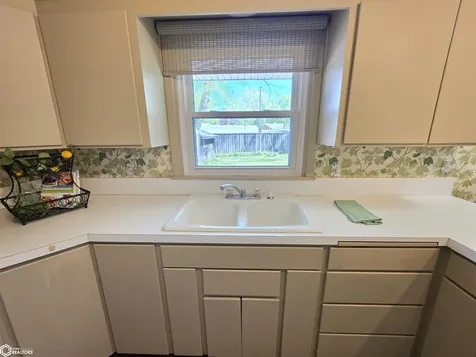 1748 Hillcrest Drive Mason City IA 50401