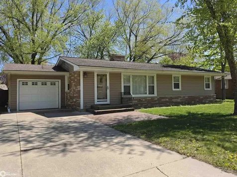 1748 Hillcrest Drive Mason City IA 50401
