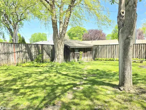 1748 Hillcrest Drive Mason City IA 50401