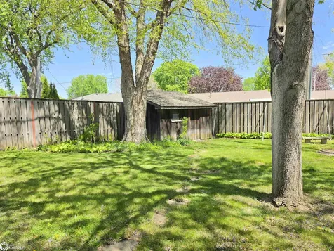 1748 Hillcrest Drive Mason City IA 50401