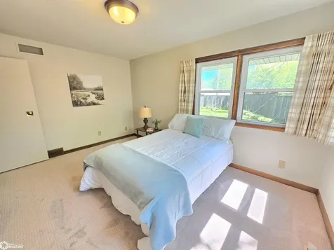 1748 Hillcrest Drive Mason City IA 50401