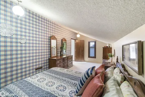 1814 Springview Drive Mason City IA 50401