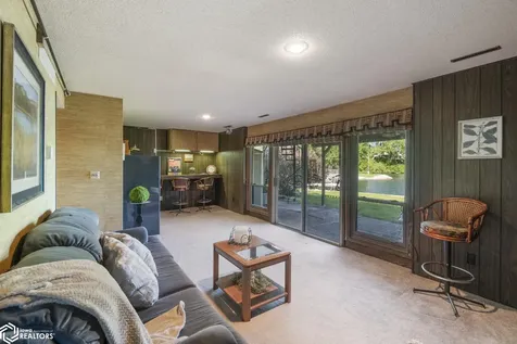 1814 Springview Drive Mason City IA 50401