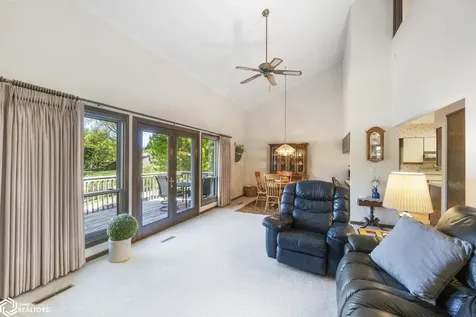1814 Springview Drive Mason City IA 50401