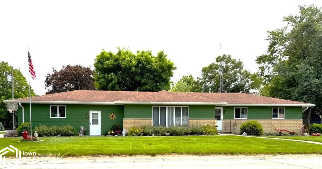 201 W 4th Street Packwood IA 52580