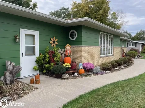 201 W 4th Street Packwood IA 52580