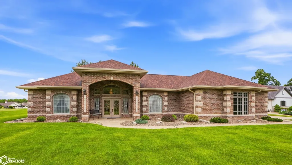 5547 Fairway Drive Burlington IA 52601