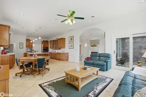 5547 Fairway Drive Burlington IA 52601