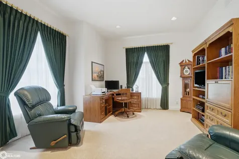5547 Fairway Drive Burlington IA 52601