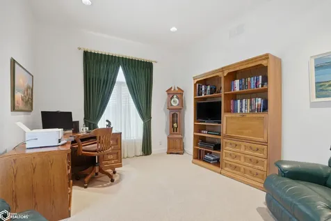 5547 Fairway Drive Burlington IA 52601
