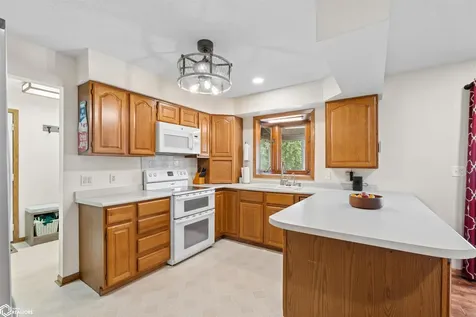 409 4th Street SW State Center IA 50247