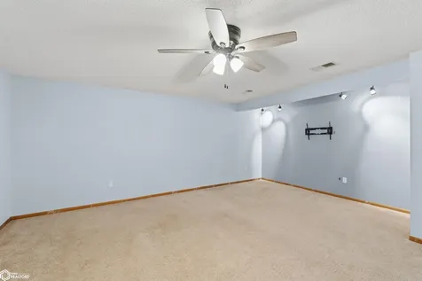 409 4th Street SW State Center IA 50247
