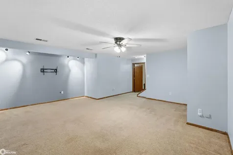 409 4th Street SW State Center IA 50247