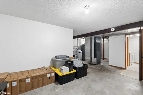 409 4th Street SW State Center IA 50247