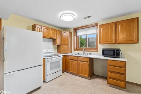 409 4th Street SW State Center IA 50247