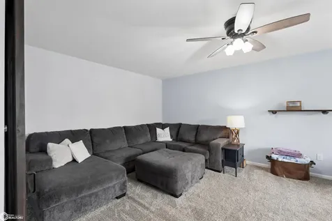 409 4th Street SW State Center IA 50247