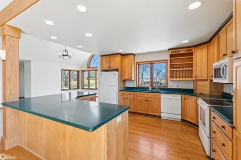 4224 20th Street Grinnell IA 50112