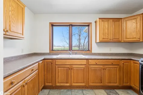 4224 20th Street Grinnell IA 50112