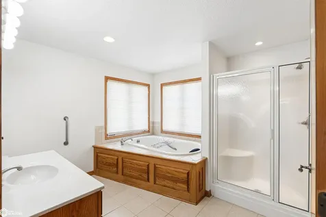 4224 20th Street Grinnell IA 50112